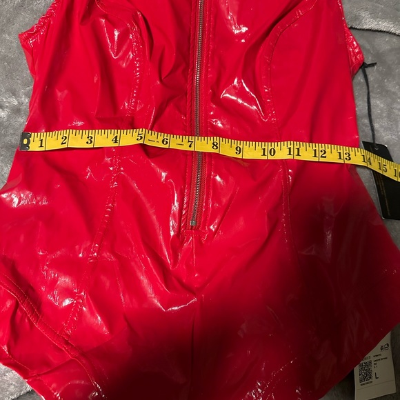 Forever 21 X Fredricks of Hollywood NWT red vinyl bodysuit Large - Picture 8 of 9